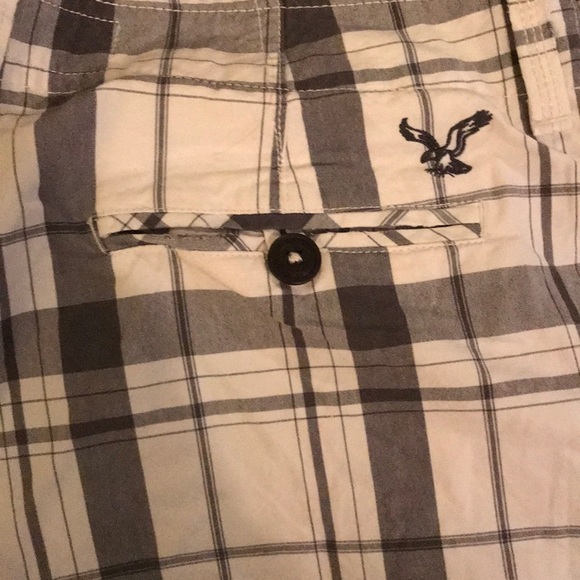 American Eagle Mens Plaid White Gray Longer Length Shorts - Picture 3 of 7